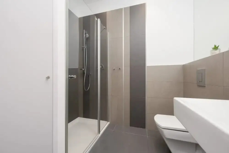 Spacious Studio & Parking by Renters