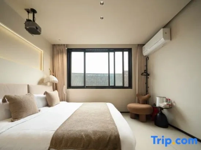 Standard Double room with city view