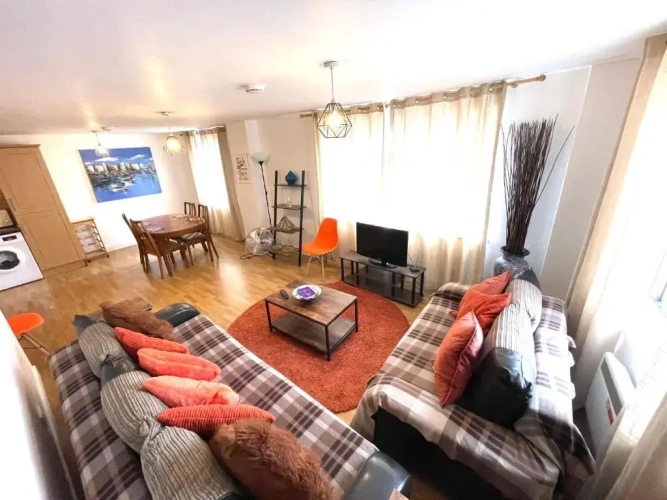 2 Bedrooms Apartment