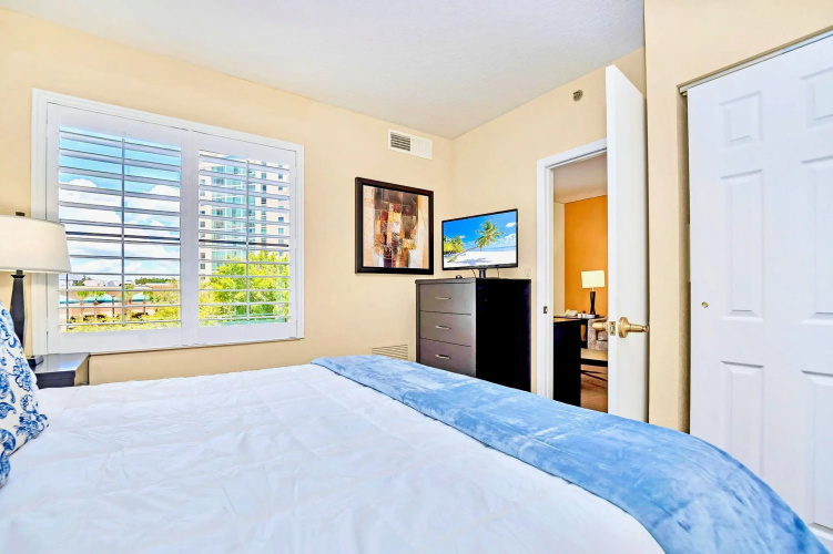 Condo Close to Universal Studios - Pool, Hot Tub!