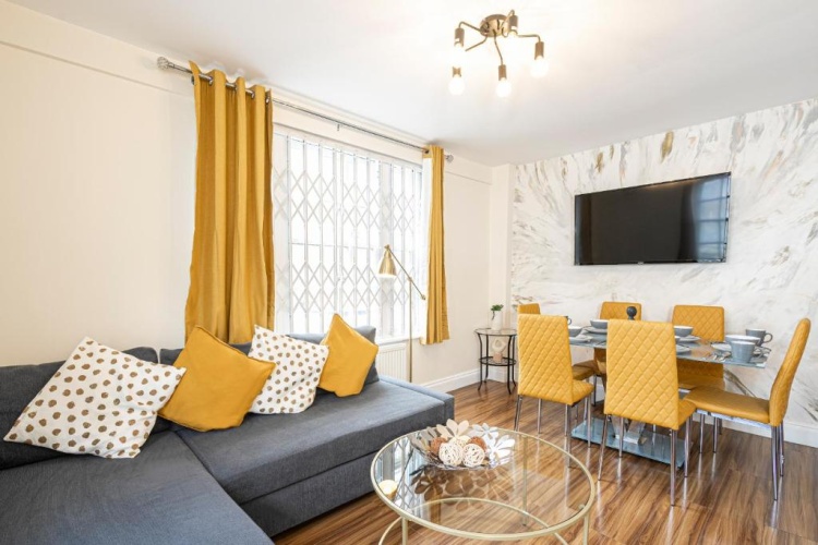 3 Bedrooms Apartment