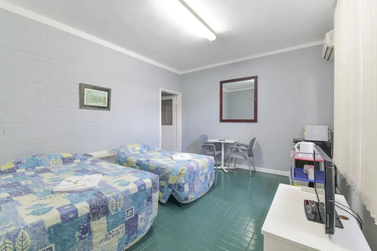 Platinum Motel
