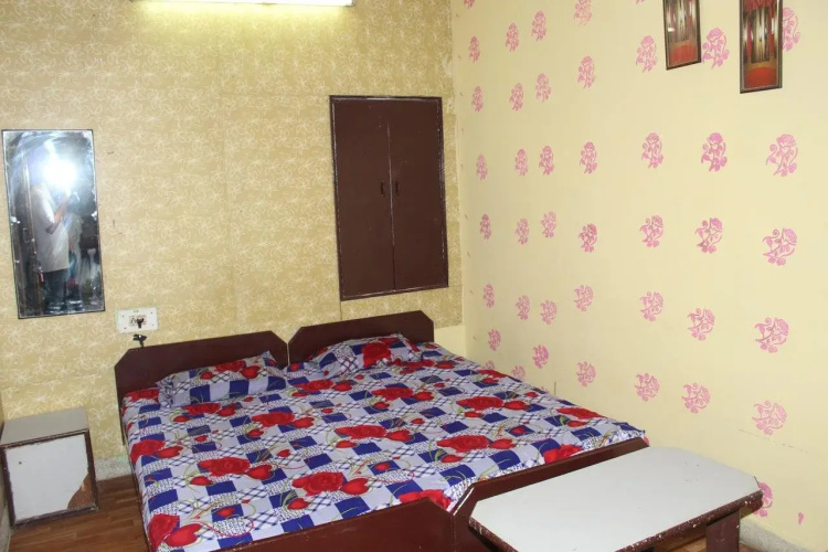 Hotel Raj Bed & Breakfast