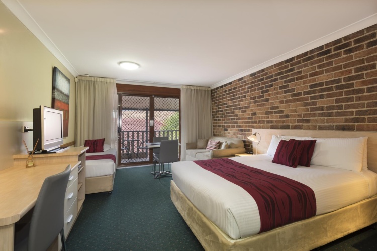 Standard Triple Suite