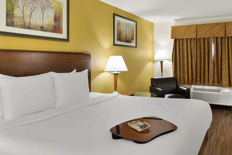 Best Western Lakewood Inn