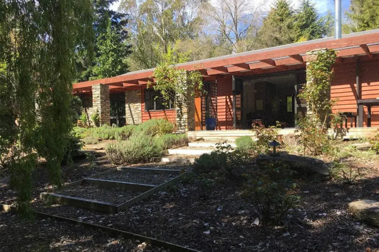 Lye Bow Lake House