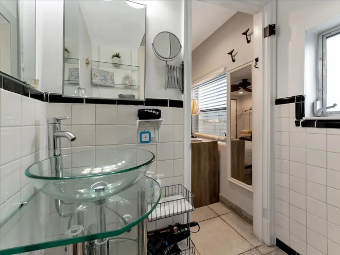 Beach 2 Blocks Away Heated Pool Waterview Suite