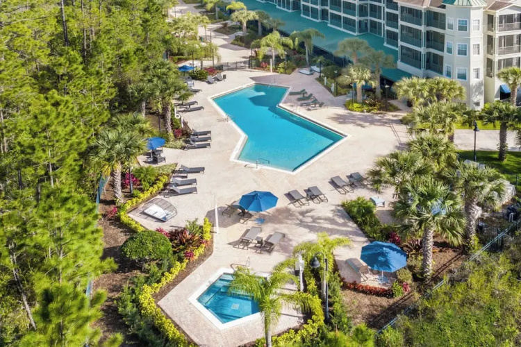 Upstay Condo w Pool Sauna Sleeps 8