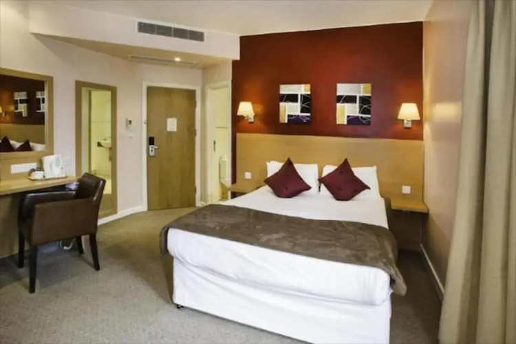 Luton Hotel