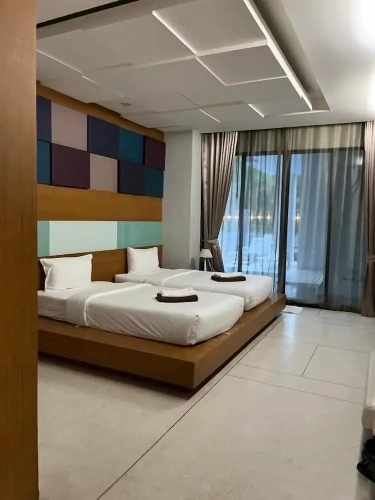 Deluxe Twin room with pool view