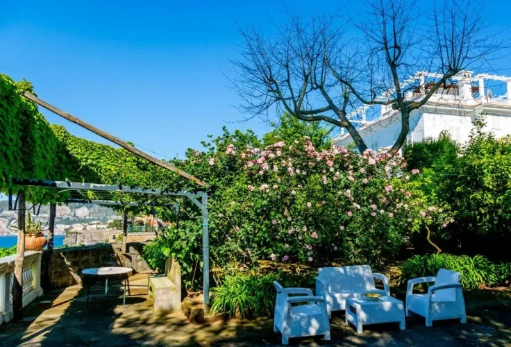 2 Bedrooms Villa