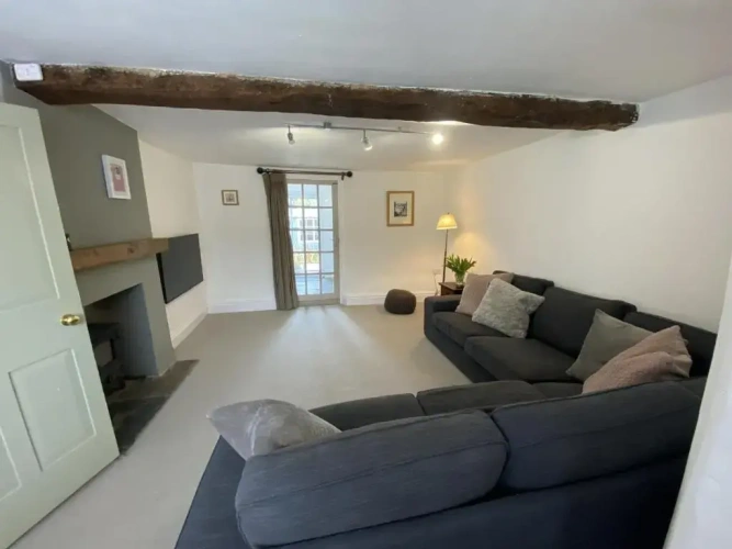 2 Bedrooms Cottage