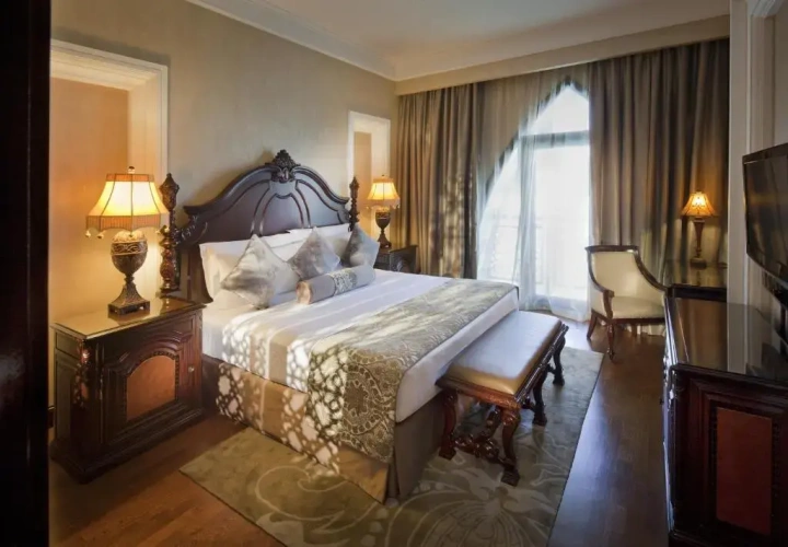 4 Bedrooms Royal Villa