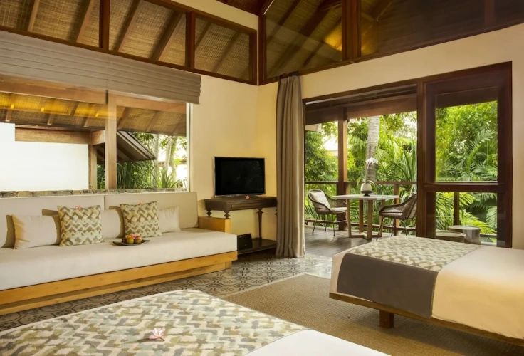 Suite with balcony and with garden view
