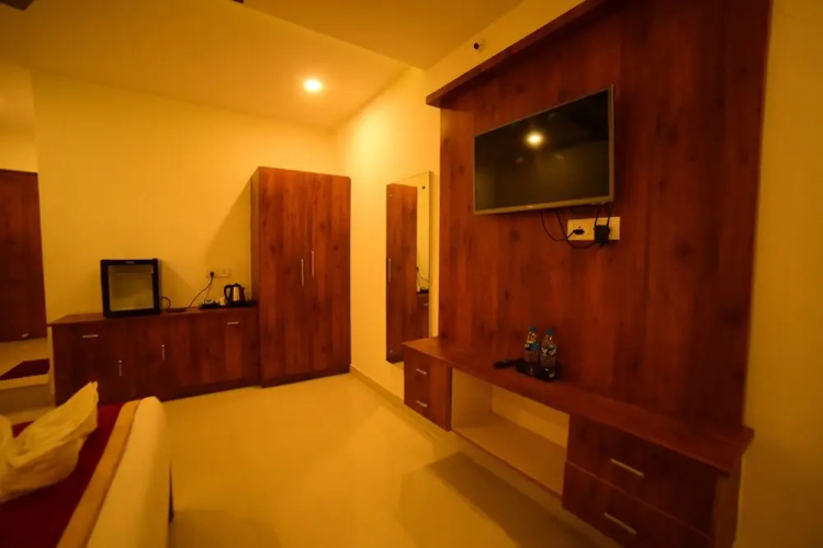 Castle Continental Premium Hotel