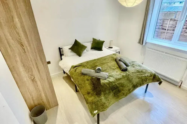 3 Bed Flat - Sleeps 6 - Parking - Wifi