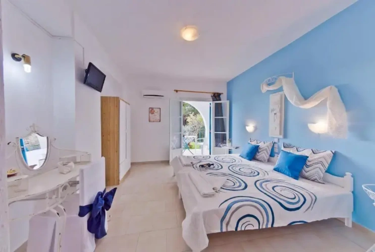 Studio with balcony and with sea view