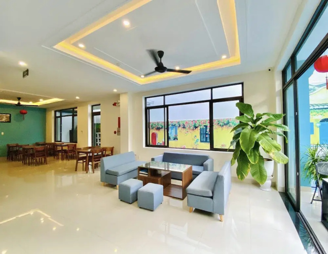 Grand Holiday Villa