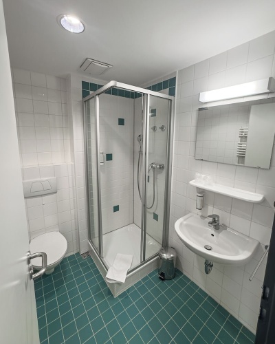 Standard Twin room with balcony and with courtyard view