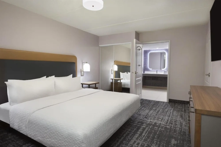 1 Bedroom Hearing Accessible Double Suite