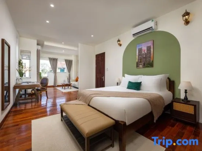 6 Bedrooms Villa