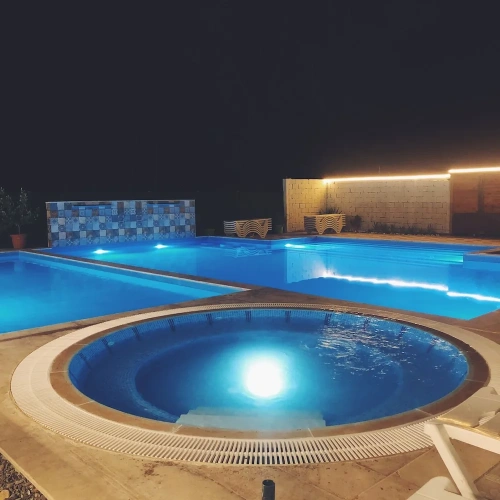 5 Bedrooms Villa