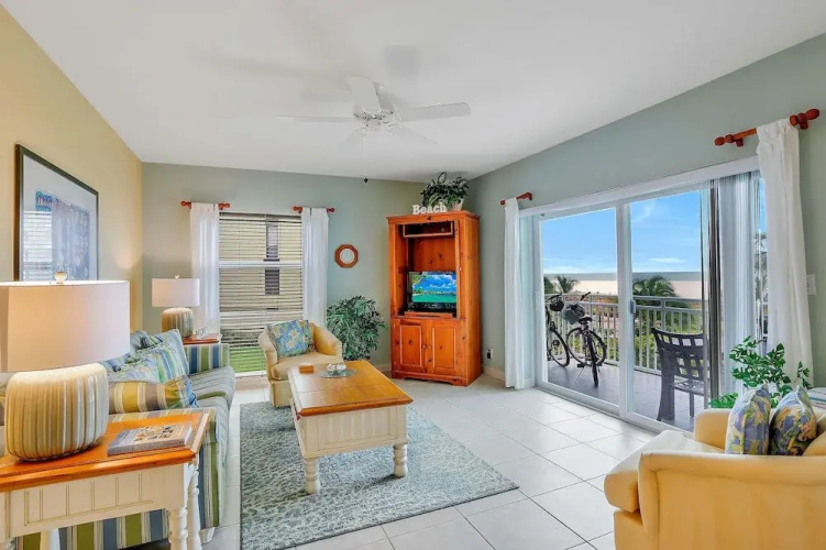 Bungalow-style Beachfront Condo With Pool