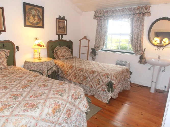 5 Bedrooms Apartment