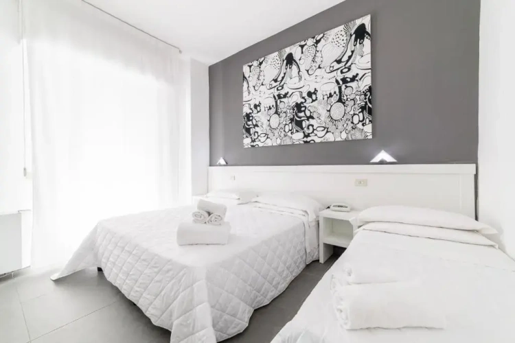 Standard Triple room
