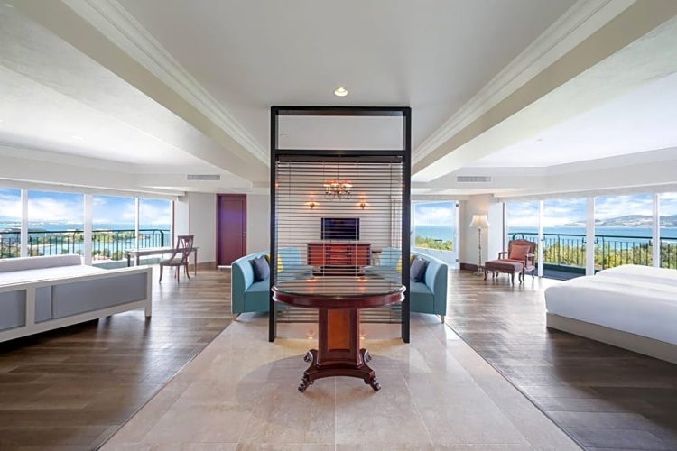 Club Suite with ocean view
