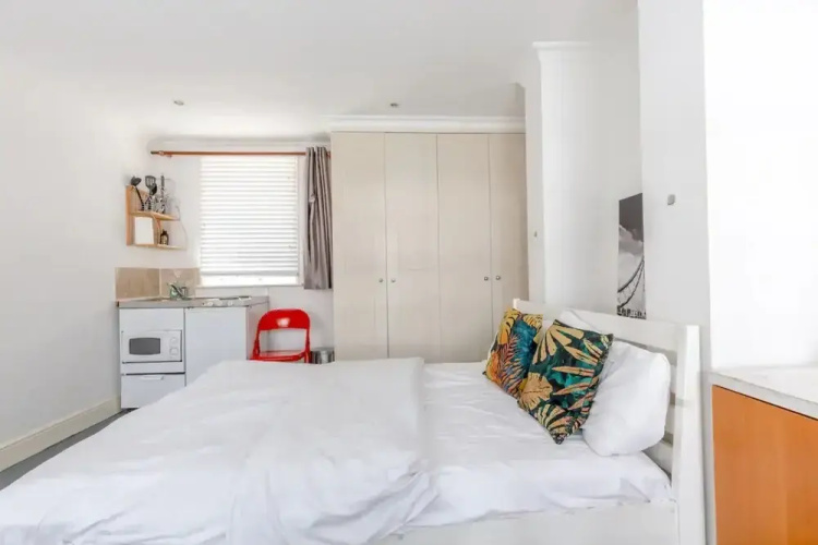 Cosy Self-contained Studio in Aldgate