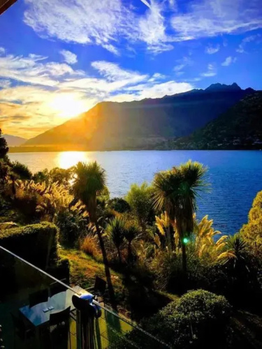 Luxury Lakeside Studio