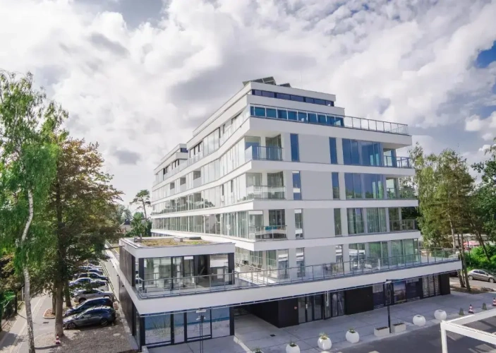 1 Bedroom Apartment with partial sea view