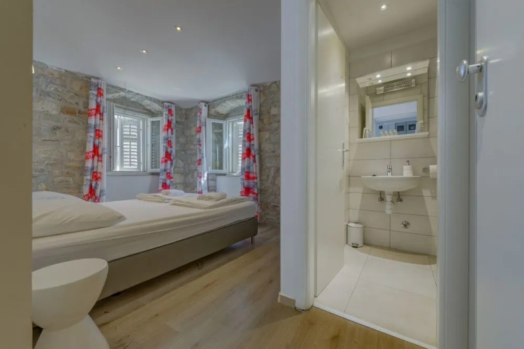 Temple Luxury Apartments & Rooms