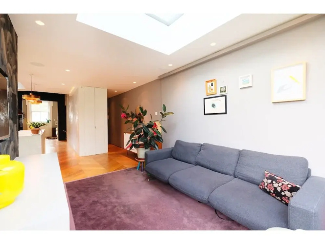 Modern Seattle Condo Sleeps 4