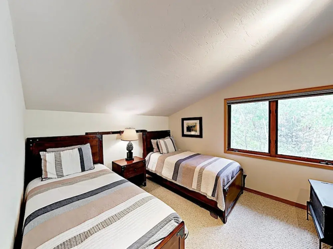 4501 Vail - 5 Br Duplex