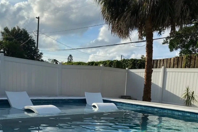 Quaint Cottage In A South Sarasota Neighborhood - Venice, FL