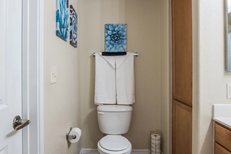 1 BR Apt with Parking by Frontdesk