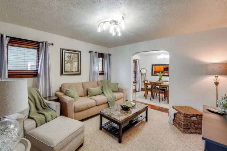 1 Mi To Akron Zoo: Ranch-style Home W/ Yard! - Akron, OH