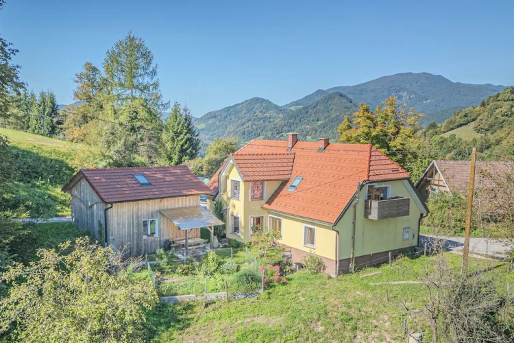 Family Cottage with balcony