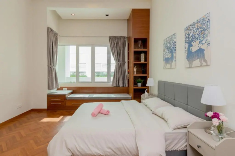 Straits Quay Waterside Suites