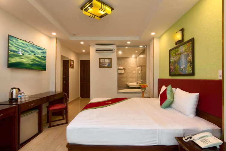 Deluxe room with balcony and with city view