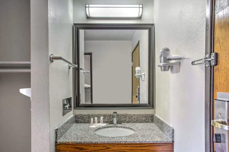 Days Inn Le Roy - Bloomington Southeast