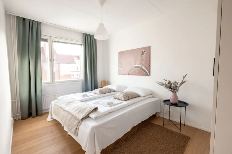 2ndhomes Modern & Cozy 2BR Apt w Balcony