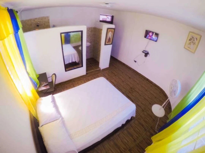 Regi Hotel & Bar