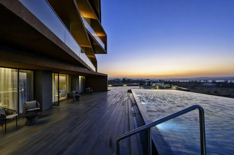 Aria Resort and Spa