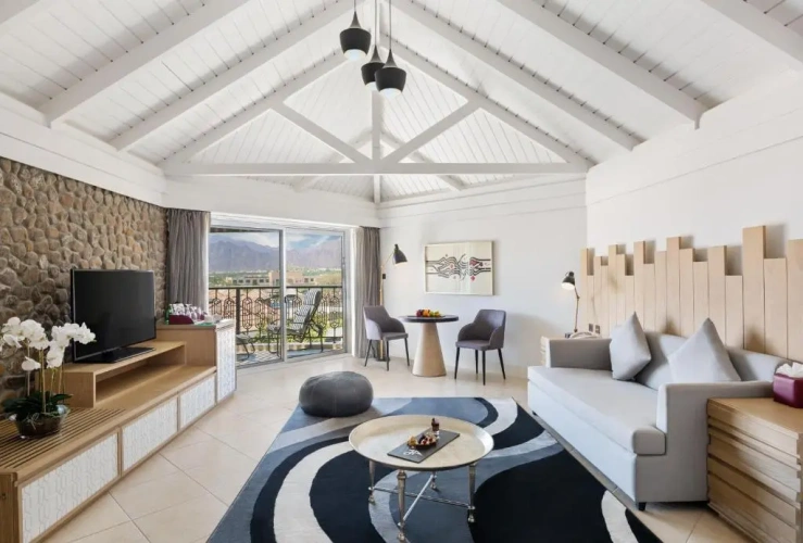 Deluxe Family room with mountain view