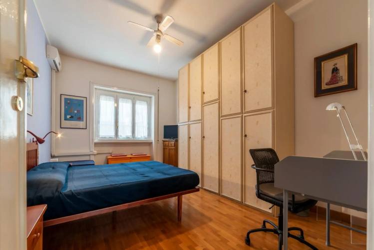 Roomy and Bright Apartment with Terrace