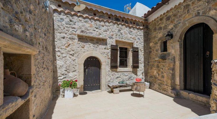 Meronas Eco House