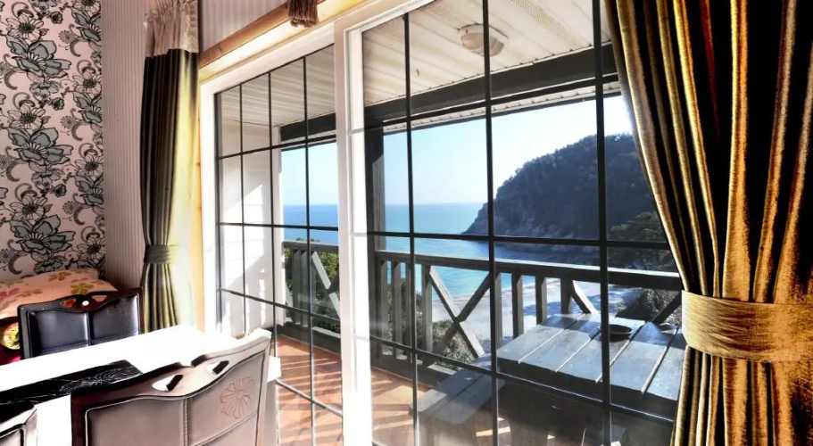 Geojae Floria Pension